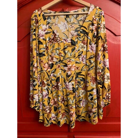 Torrid Sze 1 14/16 Gorgeous Floral Shirt Puff Sleeve Box  PLeated Front Boho EUC - Picture 1 of 5